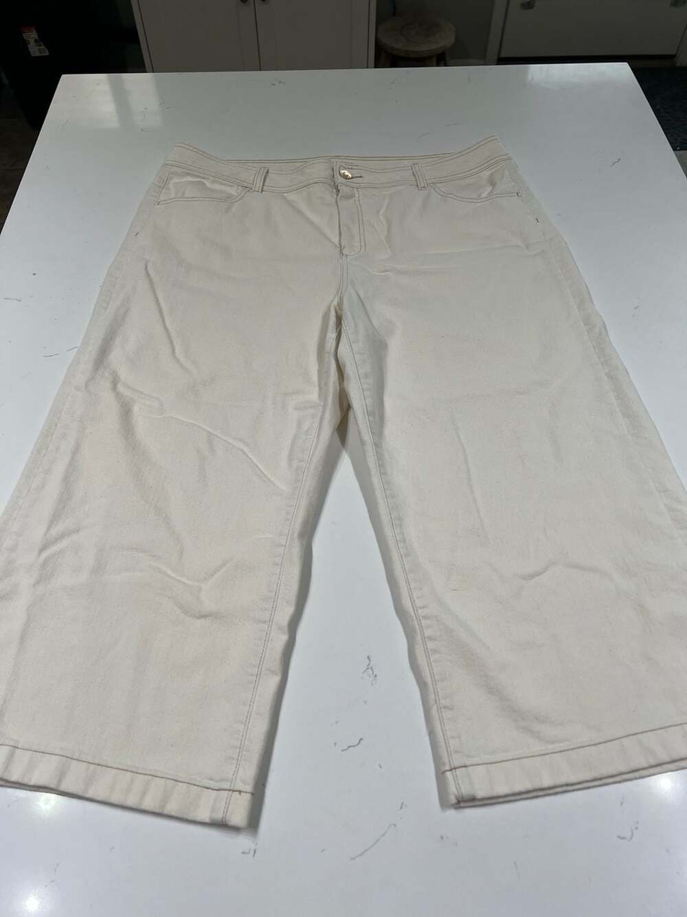 Women’s Chico's Wide Leg Crop Cream Denim Jeans Waist 40
